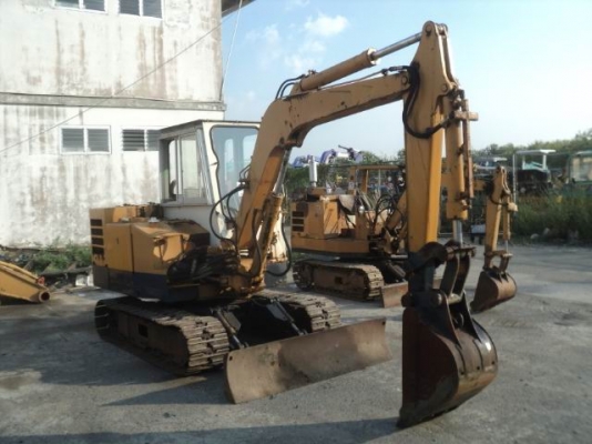 ขายรถขุดKOMATSU PC 40-1(FROM-JAPAN)มีเอกสารแจ้งจำหน่ายโอนลอยถ้าทำสีด้วย250000