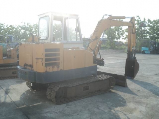 ขายรถขุดKOMATSU PC 40-1(FROM-JAPAN)มีเอกสารแจ้งจำหน่ายโอนลอยถ้าทำสีด้วย250000