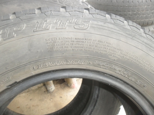 ยาง DUNLOP 195R15ปี11 สวยๆ 4 เส้น ราคา 2000 บาท