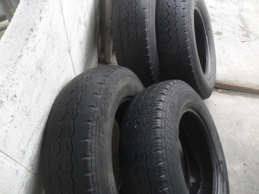 ยาง DUNLOP 195R15ปี11 สวยๆ 4 เส้น ราคา 2000 บาท