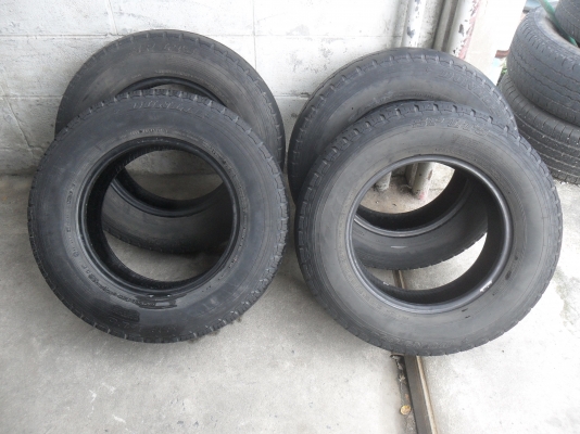 ยาง DUNLOP 195R15ปี11 สวยๆ 4 เส้น ราคา 2000 บาท