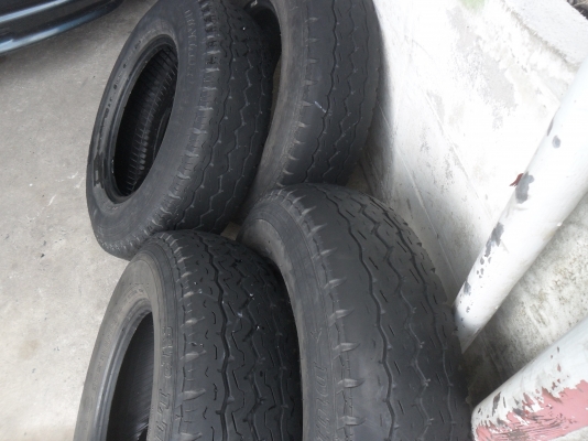 ยาง DUNLOP 195R15ปี11 สวยๆ 4 เส้น ราคา 2000 บาท