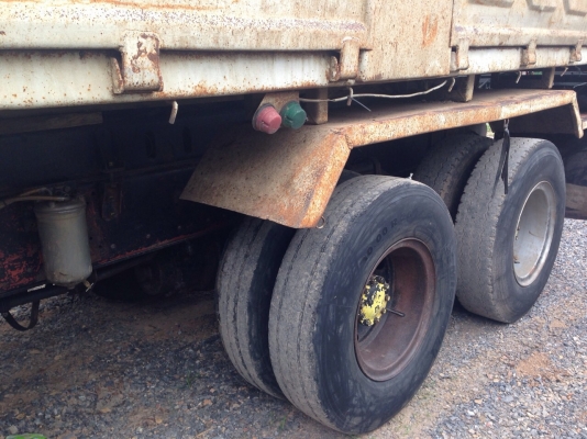 ขาย10ล้อR240แท้หัวขาวเครื่อง210เกียร์ฟลูเลอร์ดั้ม สามมิตร