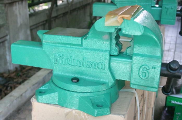 ปากกาจับชิ้นงาน Nicholson 6" มีฐานหมุนในตัว ของใหม่ ราคาโปรโมชั่น