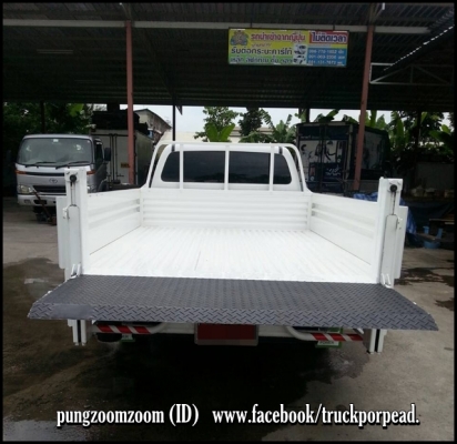 วีโก้ สีขาวติดตั้งกระบะเหล็กพร้อมทำลิฟท์เกด รับน้ำหนักได้ 1 ตัน