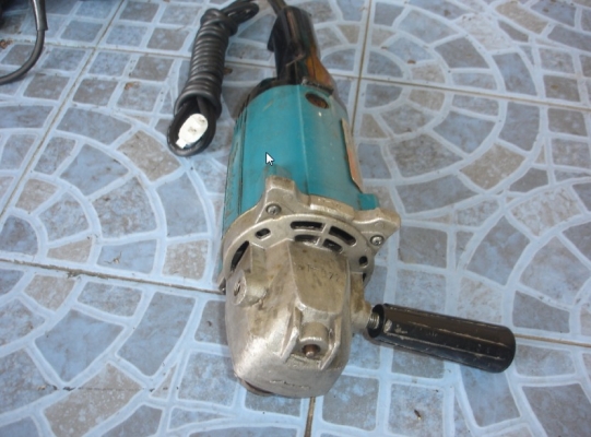 ขายเครื่องเจียรไฟฟ้า ยี่ห้อ makita รุ่น 9607NB ขนาด 7" 1800 วัตต์