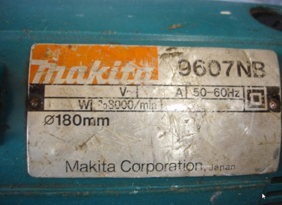 ขายเครื่องเจียรไฟฟ้า ยี่ห้อ makita รุ่น 9607NB ขนาด 7" 1800 วัตต์