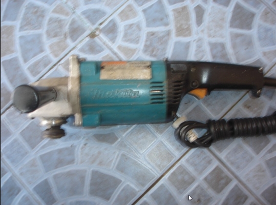 ขายเครื่องเจียรไฟฟ้า ยี่ห้อ makita รุ่น 9607NB ขนาด 7" 1800 วัตต์