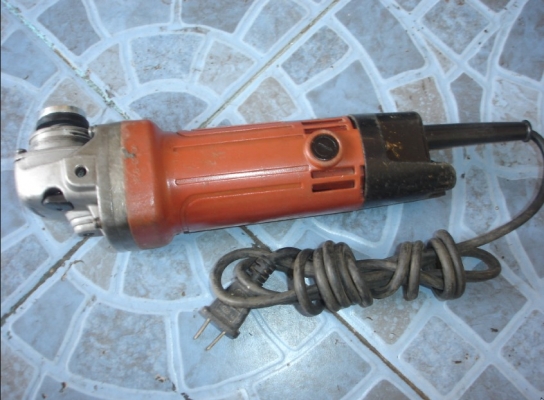 ขายเครื่องเจียรไฟฟ้า 4 นิ้ว 710 วัตต์ Maktec รุ่น MT958