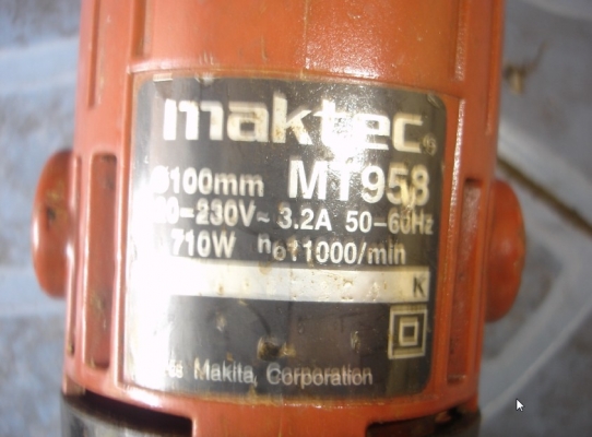 ขายเครื่องเจียรไฟฟ้า 4 นิ้ว 710 วัตต์ Maktec รุ่น MT958