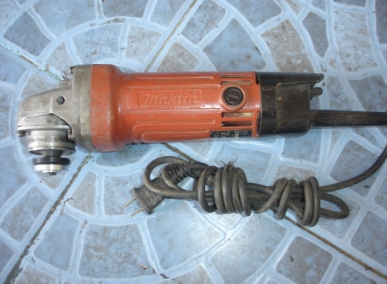 ขายเครื่องเจียรไฟฟ้า 4 นิ้ว 710 วัตต์ Maktec รุ่น MT958