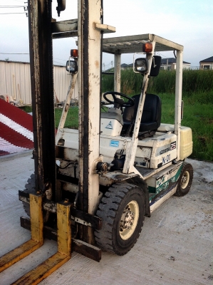 ขายถูก KOMATSU FD25-11 เครื่องยนต์ดีเซล เกียร์ธรรมดา รถนอกเก็บสภาพให้เหมือนรถใหม่