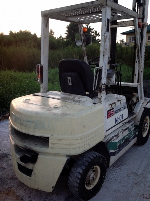 ขายถูก KOMATSU FD25-11 เครื่องยนต์ดีเซล เกียร์ธรรมดา รถนอกเก็บสภาพให้เหมือนรถใหม่