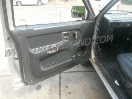 รถกระบะ 2 ประตู ยี่ห้อ NISSAN ปีจดทะเบียน 2540 รถกระบะ 2 ประตู ยี่ห้อ NISSAN ปีจดทะเบียน 2540