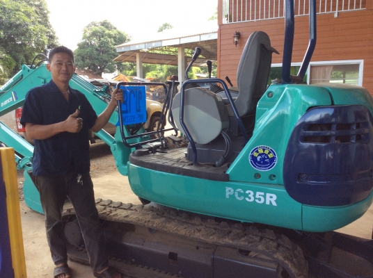 ขายรถขุด-ดัน KOMATSU  PC 35R8   รถเก่านอก แท้.  สภาพดีพร้อมใช้ งาน  รถมีเอกสารแจ้งจำหน่าย