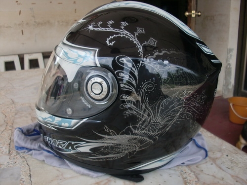 หมวกกันน็อคมือสอง มีเข้ามาเรื่อยๆครับ รายละเอียดด้านใน ต้อนรับปีใหม่ ลดราคาเหลือใบละ 2,900.-บาท