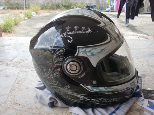 หมวกกันน็อคมือสอง มีเข้ามาเรื่อยๆครับ รายละเอียดด้านใน ต้อนรับปีใหม่ ลดราคาเหลือใบละ 2,900.-บาท