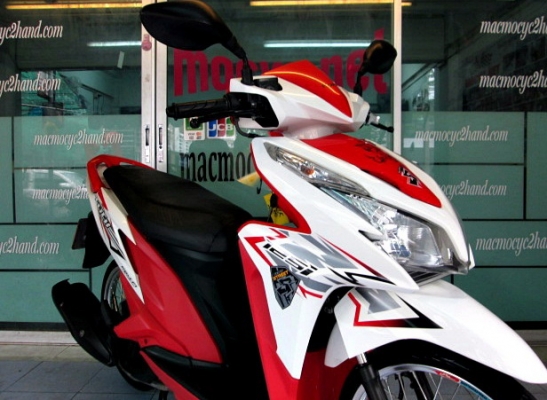 click 125 i สีขาวแดง ลงล้อ yogo พร้อมโช๊คหลังแกส สวยๆ รถเดือน มิถุนายน ปี 55 ไมล์ 8 พันโล ฟรีค่าโอน แถม 3 รายการ 29900