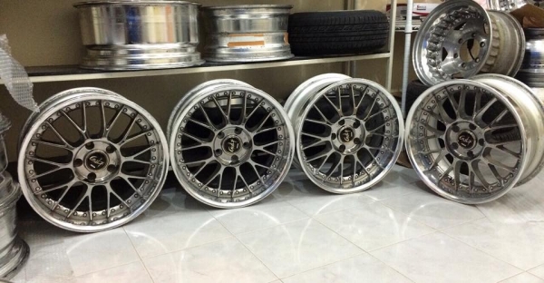 ขายล้อ STICH GULF 3 ชิ้นแท้โครม 17x8 ออฟ23 5/114.3 ประมูลจากญี่ปุ่น