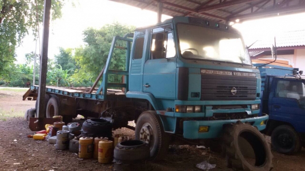 ต้องการขายรถเทรลเลอร์หางปลาบรรทุกแบคโฮ