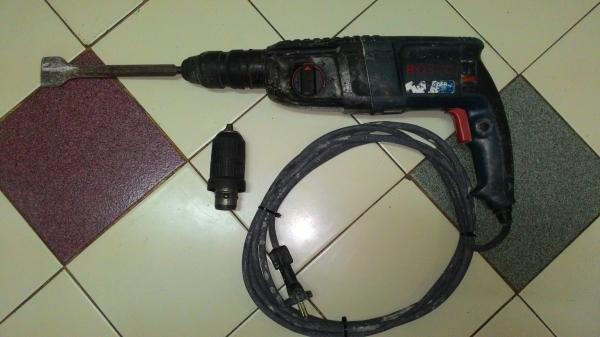 ขายสว่านแย็กโรตารี่3ระบบถอดเปลี่ยนหัวได้รุ่นใหญ่ยี่ห้อBoschรุ่นGBH2-26DFRของแท้สภาพเดิมๆทนๆครับ