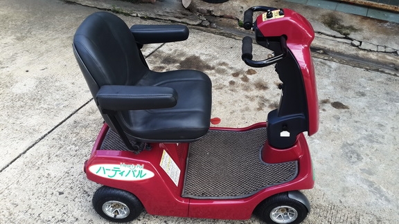 ขายรถไฟฟ้า 4 ล้อ สำหรับคนแก่หรือคนพิการ เพิ่งมาจากญี่ปุ่น