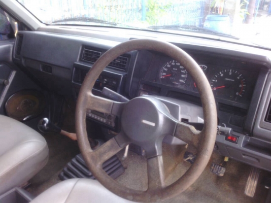 Nissan Big m สวยๆ สภาพดี พร้อมใช้งาน Nissan Big m สวยๆ สภาพดี พร้อมใช้งาน