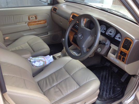 นิสสัน ไทยรุ่ง เอ๊กไซเตอร์ รถครอบครัว