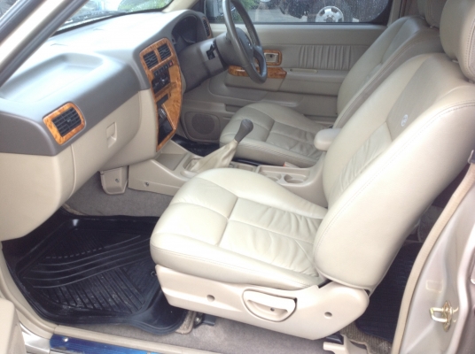 นิสสัน ไทยรุ่ง เอ๊กไซเตอร์ รถครอบครัว