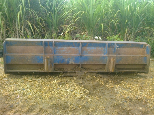 ขายใบดันหน้ารถไถFord  7ฟุต  ใบดันอย่างเดียว สภาพสวยสนใจ0810076640