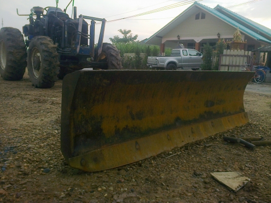ขายใบดันหน้ารถไถFord  7ฟุต  ใบดันอย่างเดียว สภาพสวยสนใจ0810076640