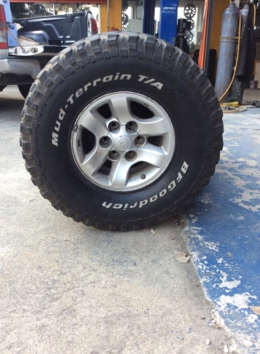 ขายยาง BF MUD 33-12.5-15 พร้อมล้อ แมก ไทเก้อ ถูกๆครับ ขายยาง BF MUD 33-12.5-15 พร้อมล้อ แมก ไทเก้อ ถูกๆครับ