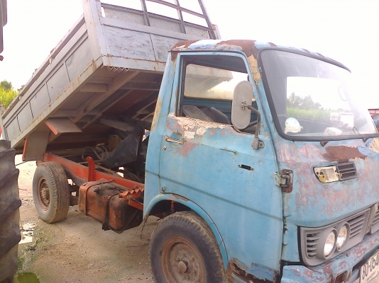 ขายรถบรรทุกดั้ม4ล้อใหญ่  สอบถามได้