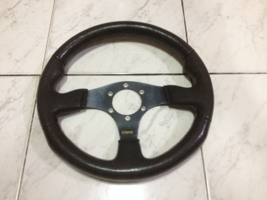 ขายพวงมาลัยmomo 13.5 หนังไม่ขาด เอาไปใส่เล่น ราคา200บาท โทร0924462525โส