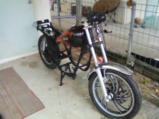 ขายเหมายกกอง ถังน้ำมัน 4 ลูก เครื่อง 2 ตัว และอะไหล่อื่นๆ อีกมากมายกายกอง ขายเหมายกกอง ถังน้ำมัน 4 ลูก เครื่อง 2 ตัว และอะไหล่อื่นๆ อีกมากมายกายกอง