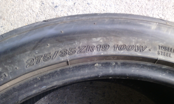 ขายยางNITTO275/35 ZR19 และยาง245/40 ZR19 ปี10 2คู่ ราคา2000