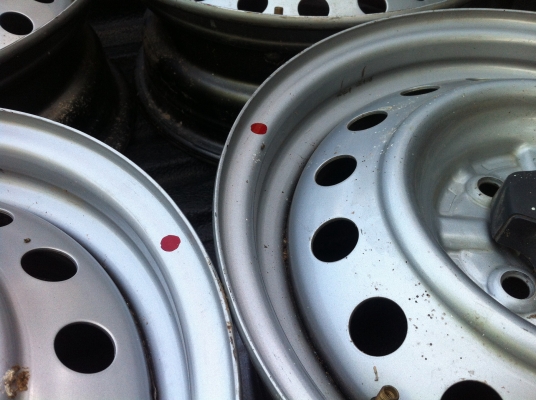 ขายล้อกะทะ4รูขบ14นิ้ว ราคา 2000 บาท ขายล้อกะทะ4รูขบ14นิ้ว ราคา 2000 บาท