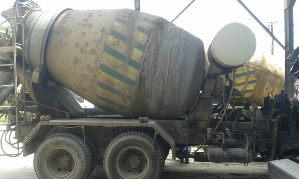 รถนิสสัน  10  ล้อ โม่ปูน  230 แรงม้า. ปี 37  ( มีขาย 2 คัน. )   สนใจติดต่อ  081 - 6079515