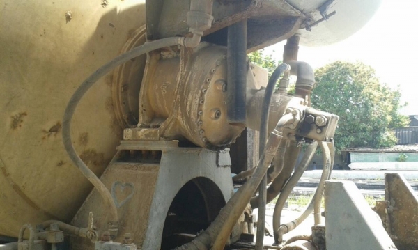 รถนิสสัน  10  ล้อ โม่ปูน  230 แรงม้า. ปี 37  ( มีขาย 2 คัน. )   สนใจติดต่อ  081 - 6079515