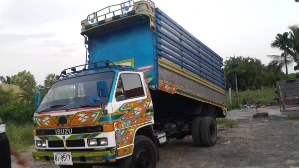 ***ขายแล้วครับขอบคุณ Truck2handขาย6ล้อดั้มเกษตร ISUZU NPR110 4BE1 ฝาดำ เกียร์ยาว ปี28 เครื่องดีแน่น แรง เกียร์ดีไม่หลุด ช่วงล่างแน่น คานหน้าเดิม5น็อต เฟืองท้ายใหญ่Fหลัง คัสซีดีสวยไม่ปะไม่ดาม กระบะดั้มพื้นเหล็กคอกไม้4.30ม.สภาพดี พื้นสวย ฝาทึบมีผุบ้างคอกไม้ ***ขายแล้วครับขอบคุณ Truck2handขาย6ล้อดั้มเกษตร ISUZU NPR110 4BE1 ฝาดำ เกียร์ยาว ปี28 เครื่องดีแน่น แรง เกียร์ดีไม่หลุด ช่วงล่างแน่น คานหน้าเดิม5น็อต เฟืองท้ายใหญ่Fหลัง คัสซีดีสวยไม่ปะไม่ดาม กระบะดั้มพื้นเหล็กคอกไม้4.30ม.สภาพดี พื้นสวย ฝาทึบมีผุบ้างคอกไม้