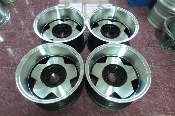 maxx well ลายดอกไม้ 15x8.5 ET-27 PCD5/114 ลึกๆกว้างๆ ขอบหนา ไร้ซ่อม ชุดละ 8000บาท ส่งฟรี 081-7570077