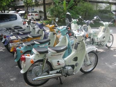 ขาย buggy 125 cc. เจ้าของขายเองเพิ่งซื้อมา 5 เดือนกว่า สภาพใหม่กริ๊บ และมี honda c70 จำหน่าย เข้ามาดูได้ สั่งได้
