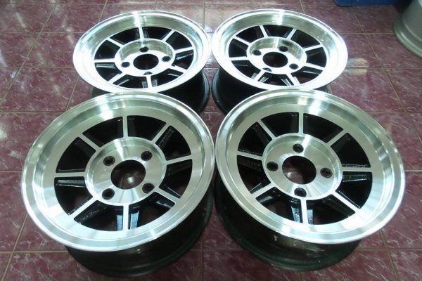 HAYASHI 13๋๋JJ F5.5 R6 off 13 PCD4/114 ทำสีใหม่ ไร้ซ่อม ชุดละ 6500 บาท 08-7570077