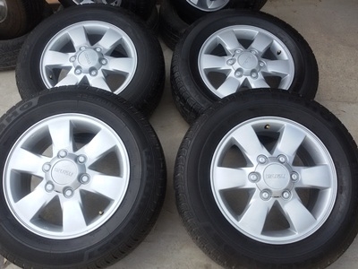 ขายล้อแม็กISUZU GOLD series16 พร้อมยางปี225/65/16ปี12  4 ล้อ