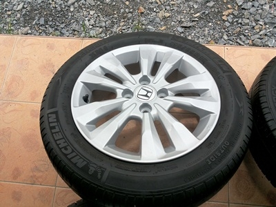 ขายล้อแม็กHONDA CITYขอบ15 พร้อมยางปี0813 4 ล้อ ขายล้อแม็กHONDA CITYขอบ15 พร้อมยางปี0813 4 ล้อ