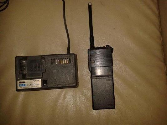 ขายด่วน ICOM 2 G 2 ตัว 2900 บาท