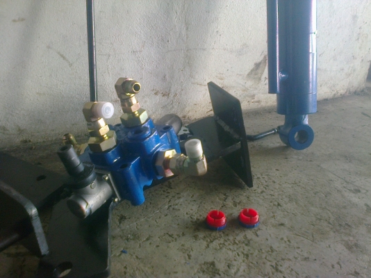 ขายคอนโทนใบดันหน้าและกระบอกยกดันหน้าซื้อมาไม่ได้ใช้ขายถูกๆสนใจ0810076640