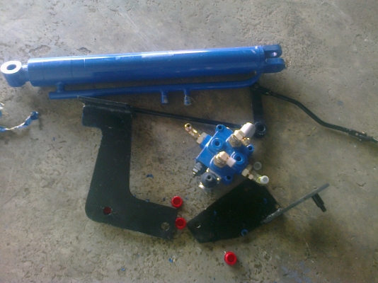 ขายคอนโทนใบดันหน้าและกระบอกยกดันหน้าซื้อมาไม่ได้ใช้ขายถูกๆสนใจ0810076640