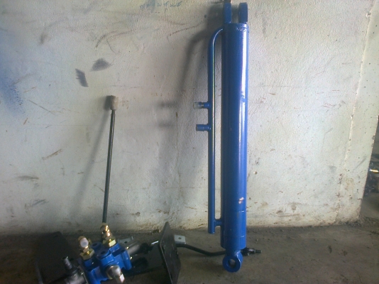 ขายคอนโทนใบดันหน้าและกระบอกยกดันหน้าซื้อมาไม่ได้ใช้ขายถูกๆสนใจ0810076640