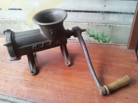 ขายเครื่องบดมือหมุนยี่ห้อ alfa